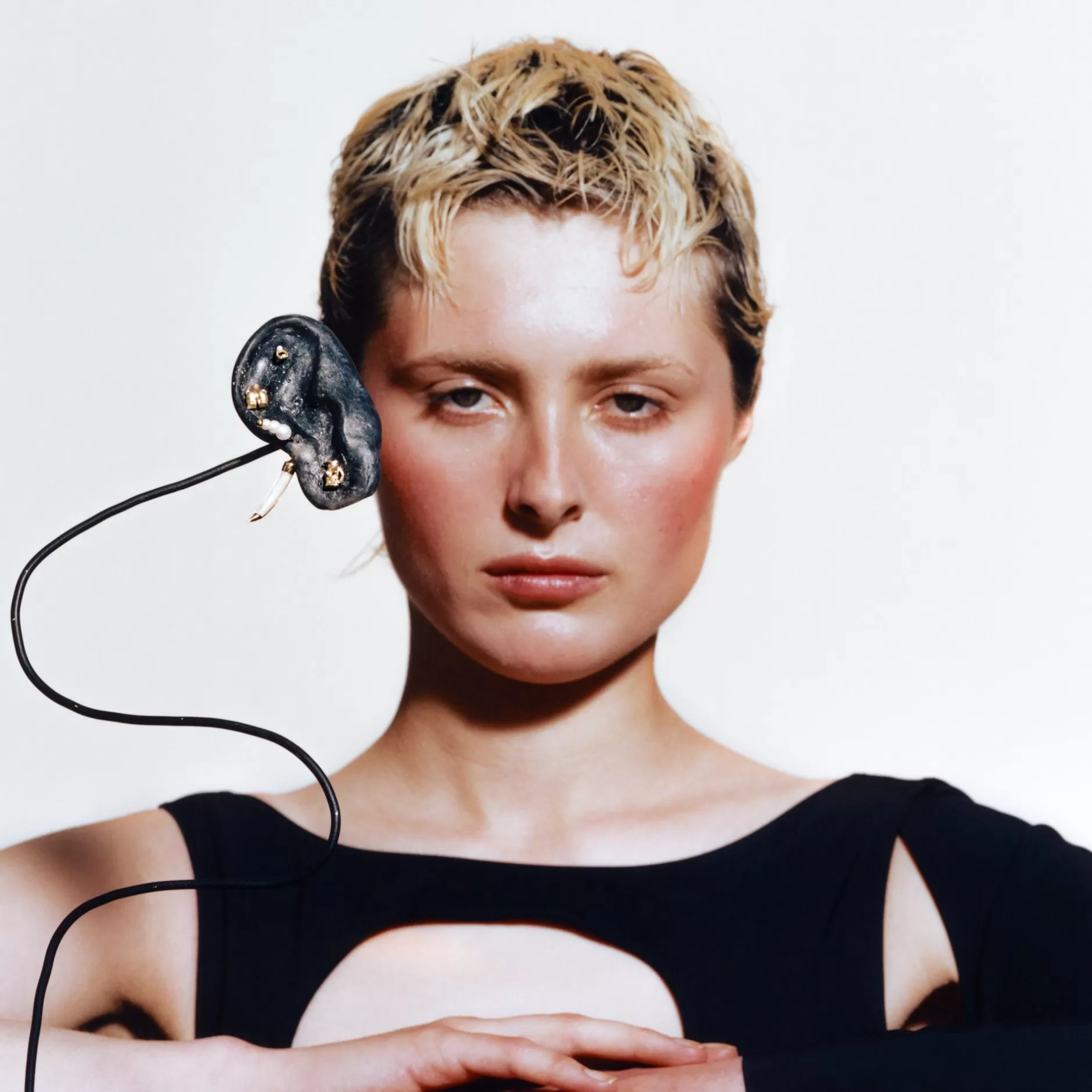 mini_love_handles_stud_7-1.webp Anissa Kermiche Mini Love Handles Stud Best Sale